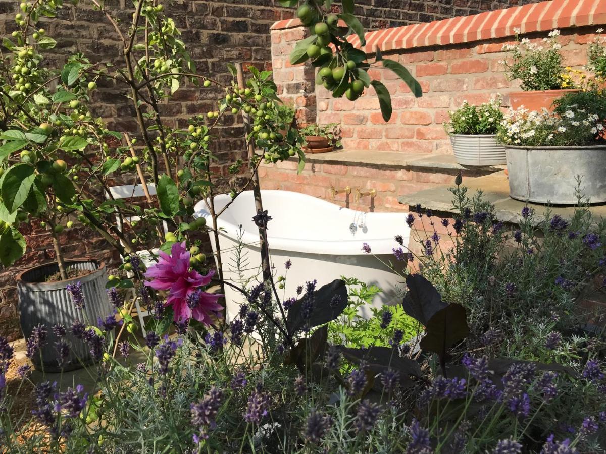 City Centre Luxury Holiday House With Outdoor Bath And Parking York Exterior photo